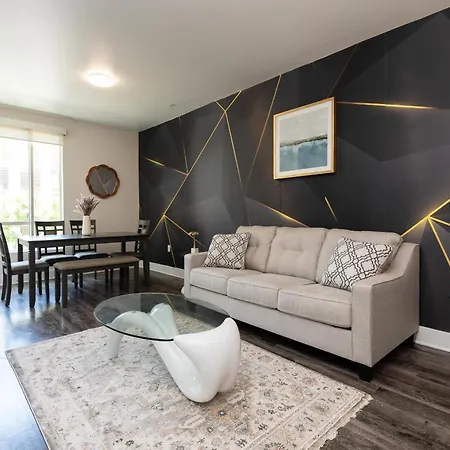 Two Bedroom By The Hollywood Walk Of Fame!